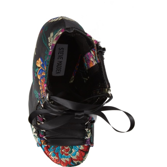 Steve Madden Fuego Lace-Up Embroidered Booties NEW - Picture 6 of 6